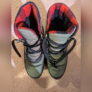 Sorel soft winter boots. Size 8 Women's. Used but in good condition!
